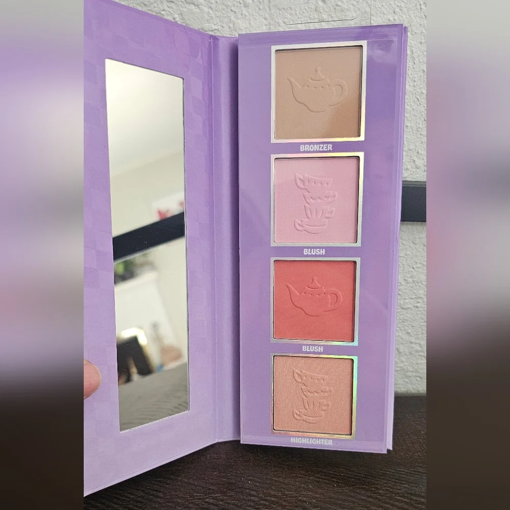 Alice In Wonderland Complexion Pallet